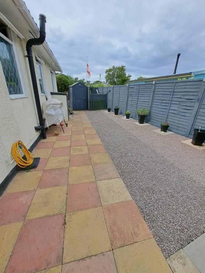 Beach & Tonic Beachside Chalet Humberston Dış mekan fotoğraf