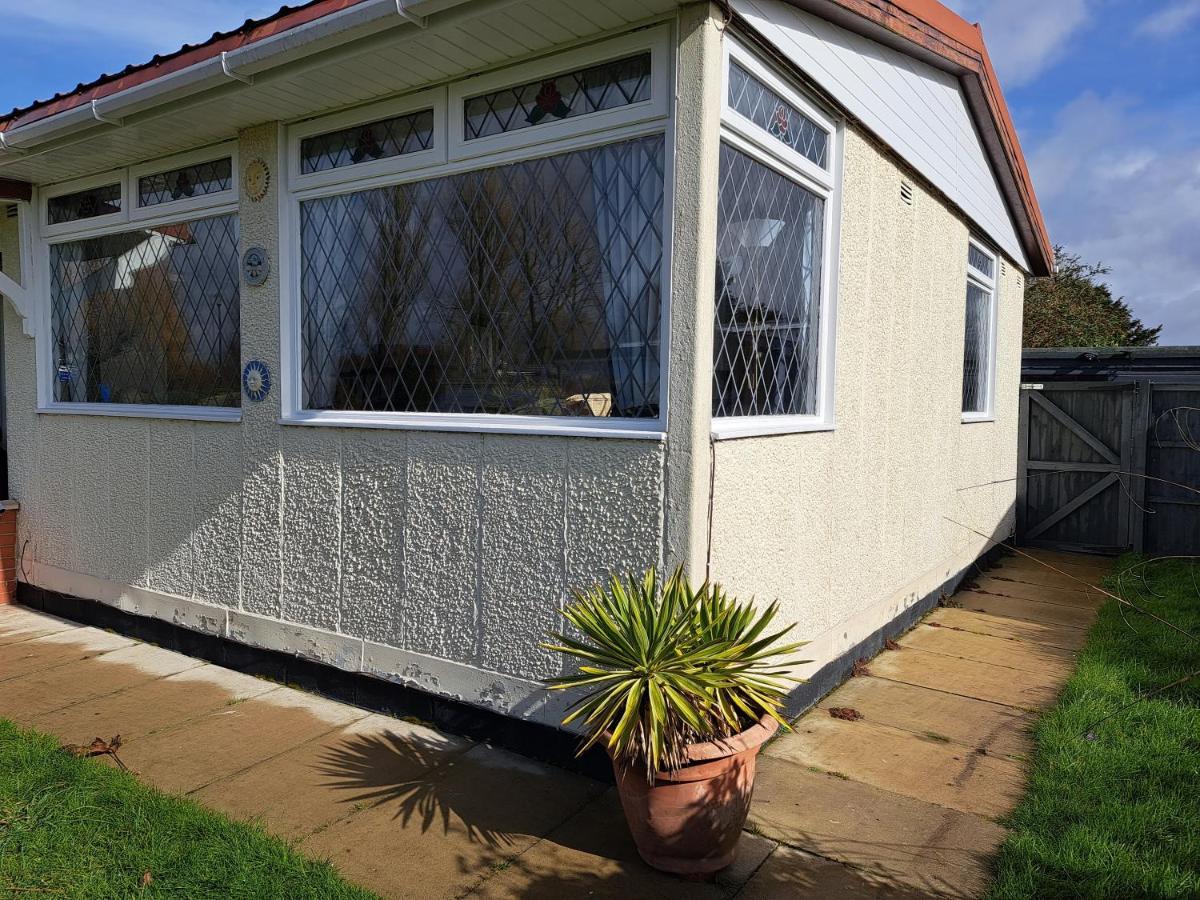 Beach & Tonic Beachside Chalet Humberston Dış mekan fotoğraf
